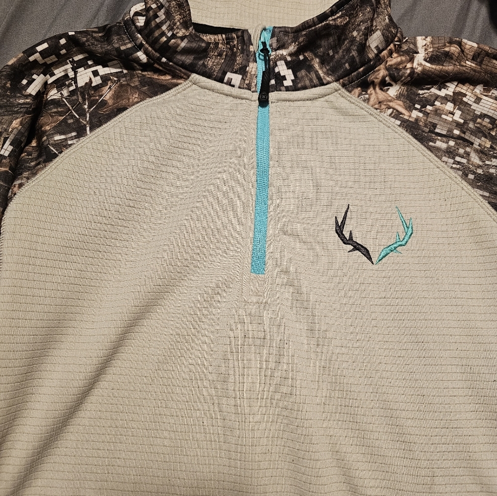 Black Antler size L camo quarter zip